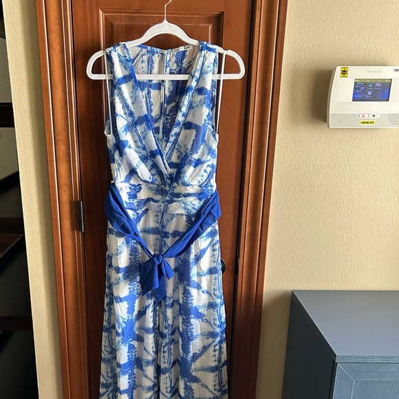 Fashion Nova Tie Dye Jumpsuit In White/Blue-Size XS NWT💙 - Picture 5 of 7